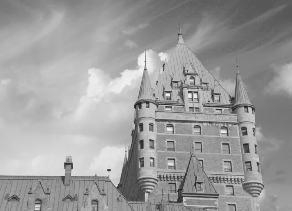 Quebec City Castle, Canadá. Hermoso cielo sobre Chateau de Fronte — Foto de Stock