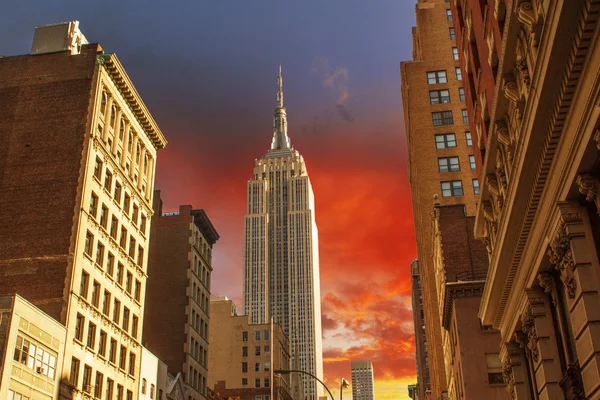 Dramatyczne niebo nad new york city - manhattan — Zdjęcie stockowe