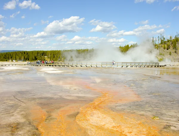 Yellowstone гейзер — стокове фото