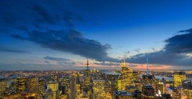 New York City - 22 Şubat: Winte yılında Empire State Binası yanar