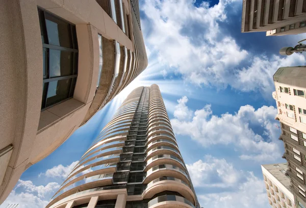 Nádherné nahoru pohled na toronto moderní budovy a mrakodrap — Stock fotografie