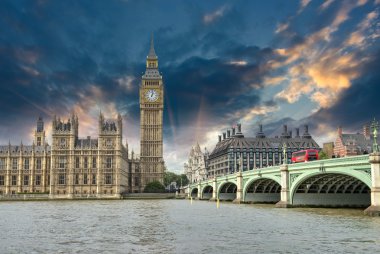 Londra. westminster bridge ve evlerin parli güzel görünümü