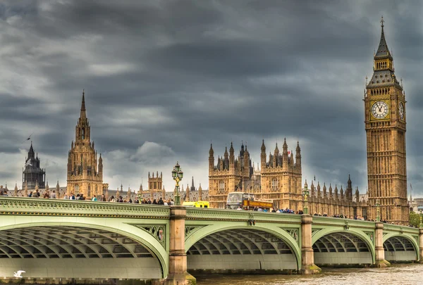 Londres. Vista maravilhosa da ponte de Westminster com Big Ben e Ho — Fotografia de Stock