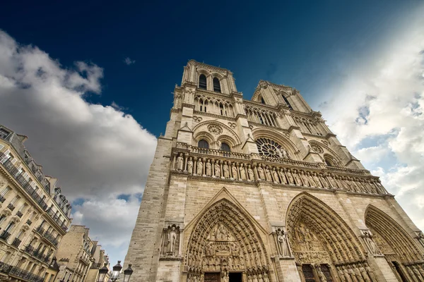 Paris. vacker utsikt över notre dame-katedralen — Stockfoto