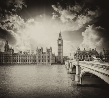 big ben, westminster Sarayı ve köprü muhteşem günbatımı renkleri