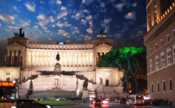 Piazza venezia ve Ulusal Anıt Victor emmanuel II - güneş — Stok fotoğraf