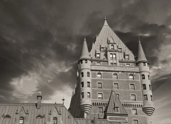 Quebec City Castle, Canadá. Hermoso cielo sobre Chateau de Fronte —  Fotos de Stock