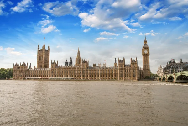 议会、 威斯敏斯特宫-伦敦哥特式建筑的房子 — 图库照片