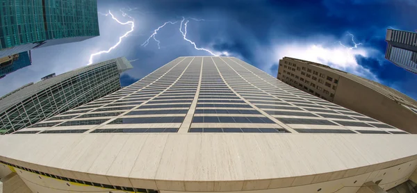 Tempestade acima dos arranha-céus de Nova York — Fotografia de Stock