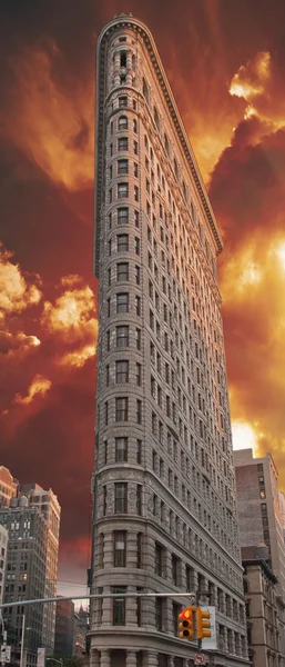 Ciel dramatique au-dessus des gratte-ciel de New York — Photo