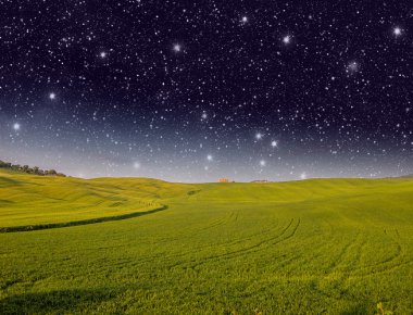 Tuscan meadows bahar. harika gece renkleri, İtalya