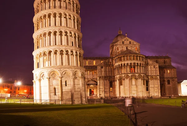 Scheve toren van pisa en de koepel, Italië — Stockfoto