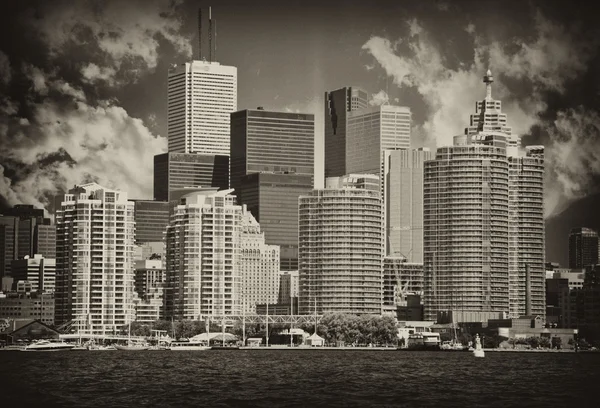 Toronto. schöner Blick auf die Skyline der Stadt vom Ontariosee — Stockfoto