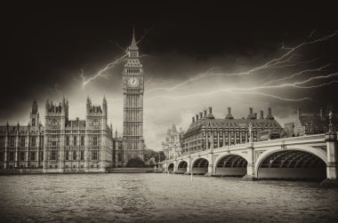 Londra. westminster bridge ve evlerin parli güzel görünümü