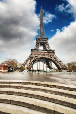 Paris. Eyfel Kulesi ile merdiven se görünümünü muhteşem mercek