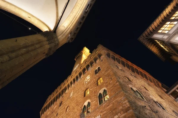 Palazzo vecchio a náměstí piazza della signoria ve Florencii. Krásné — Stock fotografie