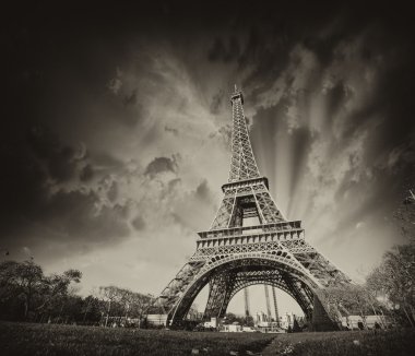 Eyfel Kulesi Paris manzarası harika. La tour eiffel güneş ile