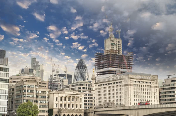 Moderne Gebäude und Architektur Londons im Herbst — Stockfoto