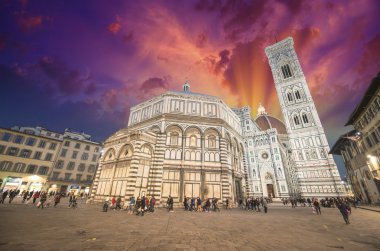 Florence. piazza del Duomo - firenze harika gökyüzü renkleri