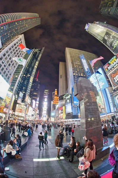 New york city - mar 2: gigantiska skyskrapor dominerar stadens gator, — Stockfoto