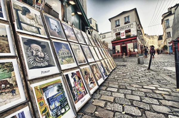 Paris - dec 2: turister i de vackra gatorna i montmartre, — Stockfoto