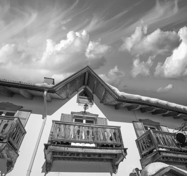 Ferienhaus in den Alpen. — Stockfoto