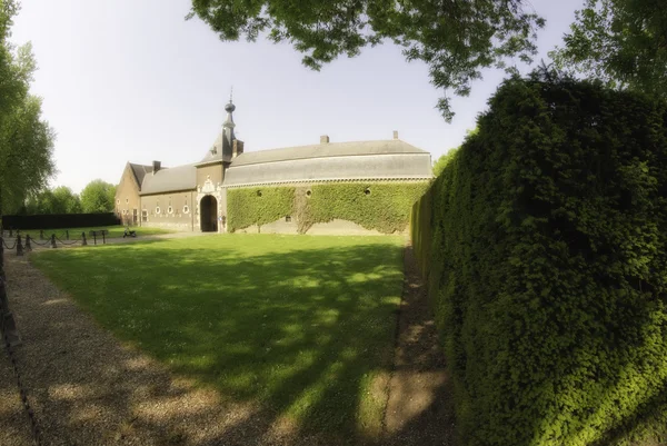 Castillo de Eijsden y su vegetación en mayo —  Fotos de Stock