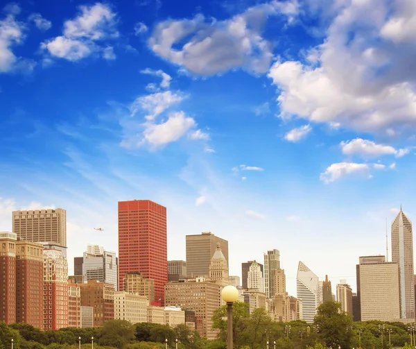 ชิคาโก อิลลินอยส์ค่ะ ท้องฟ้าที่สวยงามของเมืองตอนพระอาทิตย์ตก — ภาพถ่ายสต็อก
