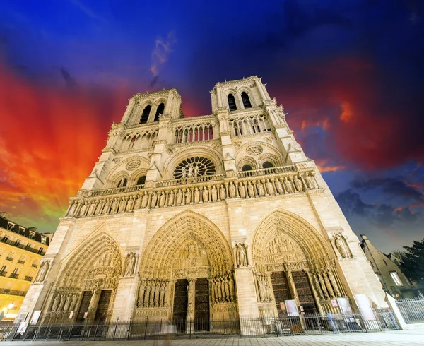 Notre Dame Cathedral - Paris. Wonderful winter sky — Stock Photo, Image