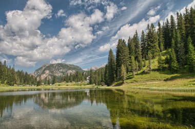 dağlarda yaz. Dolomites, İtalya.
