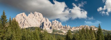dolomites - İtalyan Alplerinin üzerinde harika gökyüzünü renkleri
