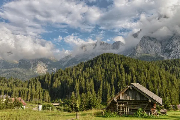 dağlarda yaz. Dolomites, İtalya.