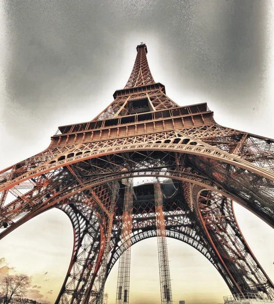 Paris, Frankrijk. winter zonsondergang op de Eiffeltoren. La tour eiffel. — Stockfoto