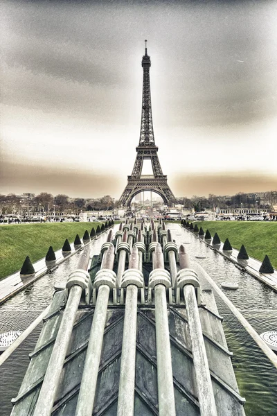 Paris, França. Pôr do sol de inverno na Torre Eiffel. La Tour Eiffel . — Fotografia de Stock