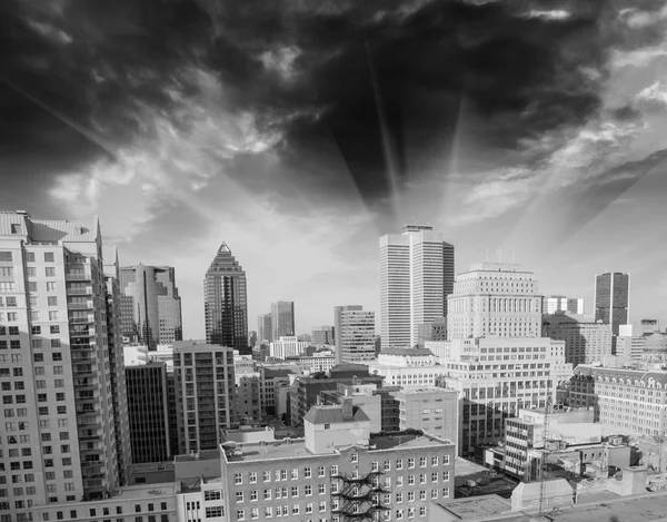 Prachtige wolkenkrabbers van montreal — Stockfoto