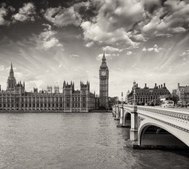 big ben, westminster Sarayı ve köprü muhteşem günbatımı renkleri