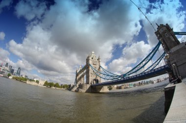 Kule Köprüsü, Londra'nın güçlü yapısı