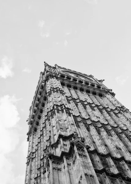 Wieży big ben w Londynie, widok na ulicę — Zdjęcie stockowe