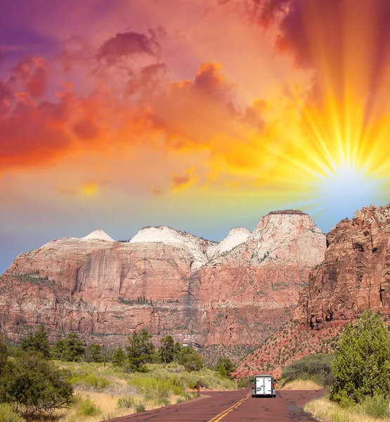 Zion Park, USA. Beautiful colors and typical red street — Stock Photo, Image