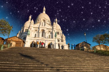 Kutsal yürek Katedrali Montmartre'de - paris yukarıda güzel yıldız