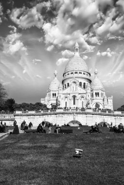 Paris. Kutsal yürek Katedrali ile güzel gökyüzü renkleri