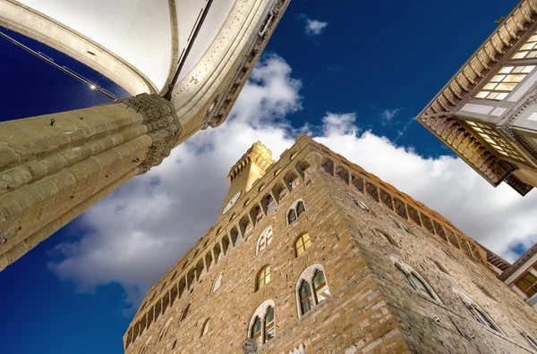 ヴェッキオ宮殿と広場フィレンツェのシニョリーア. — ストック写真