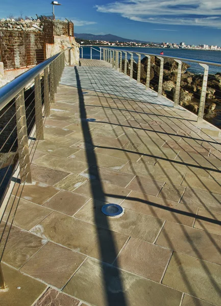 Brug in de buurt van het strand van castiglioncello, Toscane — Stockfoto