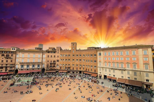 Wonderful aerial view of Piazza del Campo, Siena on a beautiful — Stock Photo, Image