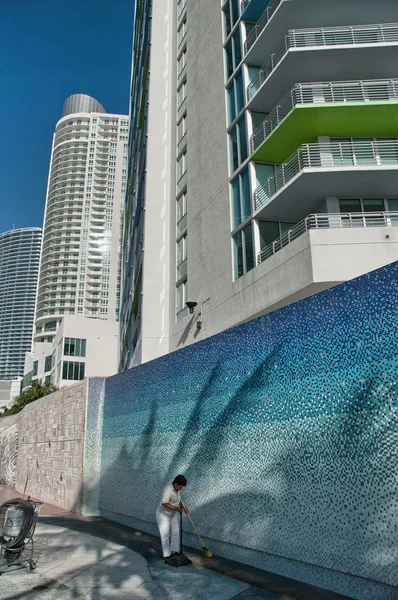 Eigentumswohnungen über dem Fluss Miami, Miami. Florenz. — Stockfoto