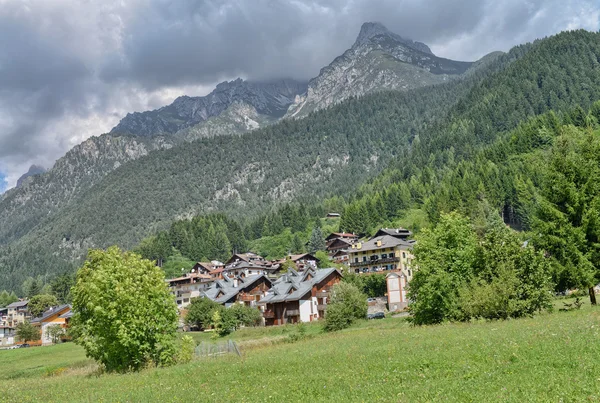 Nádherné Alpy scénář, italské Dolomity — Stock fotografie