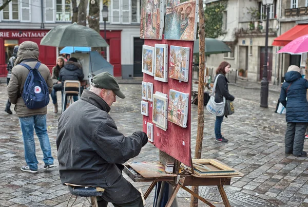 PARIS - JEC 2 : Les touristes apprécient les rues étroites de Montmartre, décembre — Photo