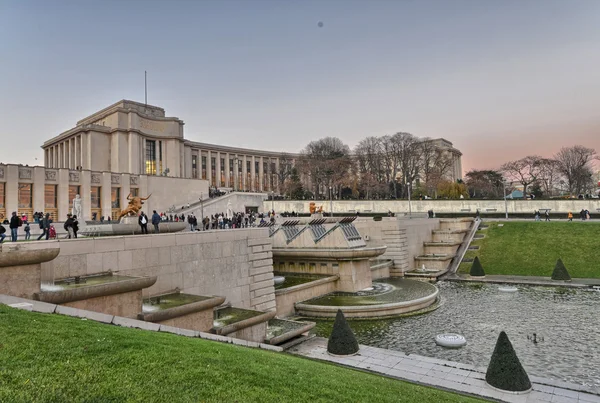 パリ, フランス.古代の力のすばらしい建築の細部. — ストック写真