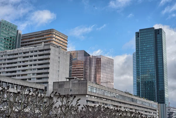 Maravilhosos arranha-céus modernos no distrito de La Defense - Paris — Fotografia de Stock