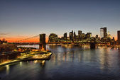 Картина, постер, плакат, фотообои "чудесные огни бруклинского моста на зимнем закате, нью-йорк
", артикул 24281909